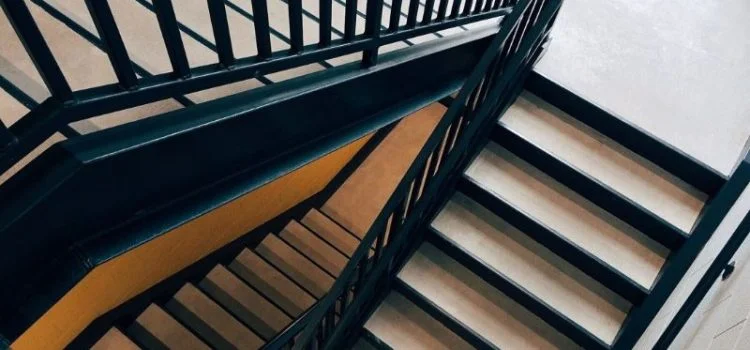 . Lokalvard i trapphus Sa gor du intryck redan vid dorren x